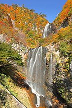 安の滝と紅葉（秋田県北秋田市）