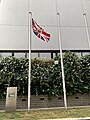 在大阪英国総領事館前の英国国旗
