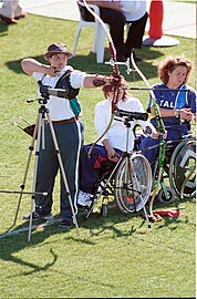 211000 - Archery Natalie Cordowiner shoots 3 - 3b - Sydney 2000 match photo