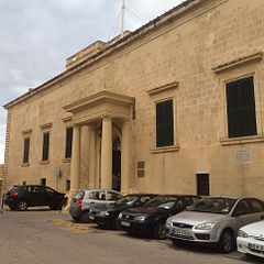 Auberge d'Aragon Valletta, Мальта façade.jpeg