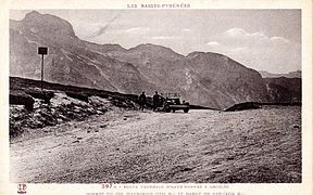 La route thermale au col d'Aubisque en 1910.