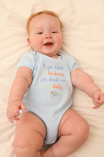 English: Infant wearing a onesie