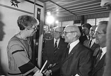 Bundesarchiv Bild 183-1985-0310-140, Leipzig, Frühjahrsmesse, Honecker, Ridgway.jpg