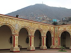 El cerro San Cristóbal desde el patio del convento