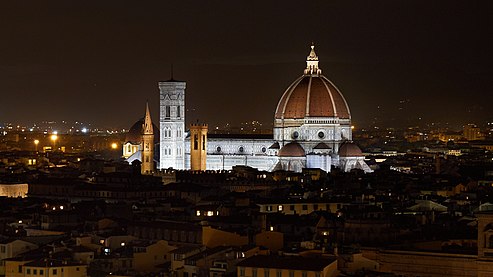 Catedral de Florença, Itália, tem um campanário isolado e a maior cúpula do mundo construída antes do século XIX.