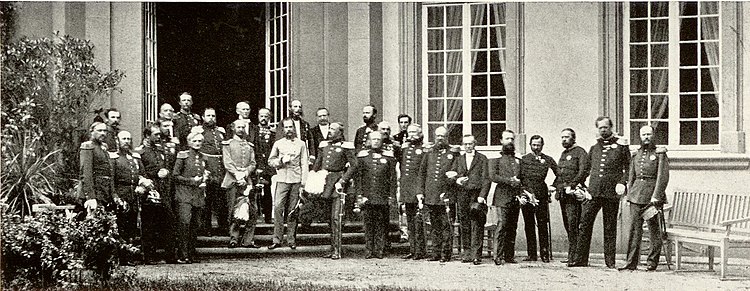 A Német Szövetség uralkodóinak frankfurti találkozója 1863-ban. Balról jobbra középen, világos egyenruhában II. Miksa bajor király és I. Ferenc József osztrák császár, jobbra mellette V. György hannoveri király. Jobbról a második III. Lajos hesseni és rajnai nagyherceg, a harmadik II. Péter oldenburgi nagyherceg, az ötödik I. Frigyes badeni nagyherceg, a hetedik I. Vilmos württembergi király. Balról az első II. Ernő szász–coburg és gothai herceg, a hetedik Károly Sándor szász–weimar–eisenachi nagyherceg, majd I. János, Szászország királya