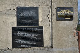 Plaques commémoratives de la gare.