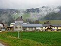 Südliche Ortseinfahrt Hart. Haus Nr. 3 und 8