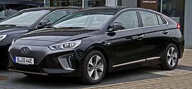 Hyundai IONIQ electric Premium - Frontansicht, 7. Mai 2017, Dusseldorf.jpg