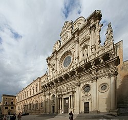 Veduta della Basilica di Santa Croce con l'adiacente Palazzo dei Celestini