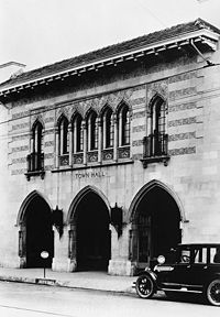Littleton Town Hall, بنا شده ۱۹۲۰. Jacques Benedict, معمار