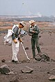 Jim Lovell (vľavo) a Fred Haise (vpravo) počas geologického výcviku na Havaji