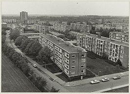 Luchtfoto van Delftwijk met onder andere de P.C. Boutensstraat (1980)