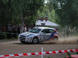 Markku Alénin Focus WRC 99 Suomen rallissa 2001.