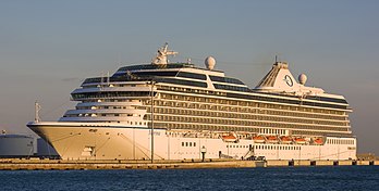 Navio de cruzeiro MS Marina, da classe Oceania, atracado em Sète, Hérault, França. (definição 7 231 × 3 662)