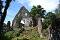 Le logis seigneurial de Vieille Cour, dont on distingue la cheminée.