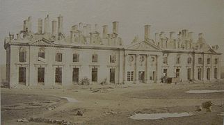 Photographie du Château-Neuf après l'incendie, 1871. Collection particulière.