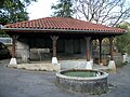 Un ancien lavoir et un ancien abreuvoir rond.