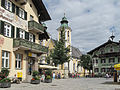Sankt Johann in Tirol, kerk (die Pfarrkirche) in straatzicht