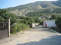 Straatbeeld in Shirokë aan het Meer van Shkodër