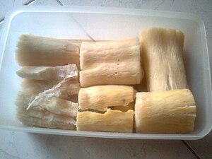 English: Singkong kukus or steamed cassava (Ma...