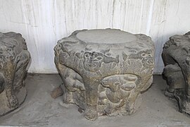 元代六蟠螭兽墩石础，藏苏州罗汉院双塔