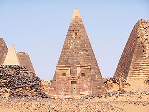 Pyramide au centre