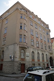 Pagari 1, with a weathered Art Nouveau facade