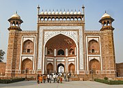 Glavni ulaz (darwaza) u Taj Mahal