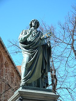 Torun03MonumentToCopernicus.JPG