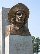 Buste de Laviolette, en face du bureau de poste de Trois-Rivières. La statue a été érigée en 1934, à l'occasion du tricentenaire de la ville.