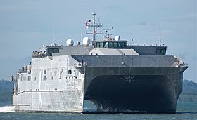 多国間演習「パシフィック・パートナーシップ2018」でマレーシアのタワウに入港中のUSNS ブランズウィック（2018年）