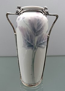 Vase with blackberry, painting by Per Algot Eriksson, and silver by E. Lefebvre, in the Bröhan Museum (Berlin)