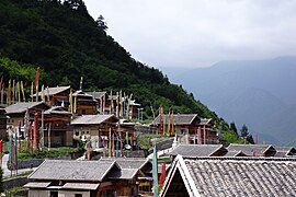 Maisons construites après le tremblement de terre. Zhongchagou. Juin 2013