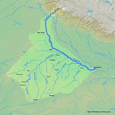 Ο Γιαμούνα είναι ο δεύτερος μεγαλύτερος παραπόταμος του Γάγγη και ο μακρύτερος παραπόταμος που ρέει στο έδαφος της Ινδίας. Ρέει σχεδόν παράλληλα με τον Γάγγη (αλλά δεξιότερα) για 1.376 πριν ενωθεί στο Τριβένι Σάνγκαμ στο Αλαχαμπάντ. Με πιο σκούρο μπλε εμφανίζονται ο Γιαμούνα (έντονο μπλε) και οι παραπόταμοι του.