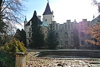 Schloss Líšno mit Gartenbassin