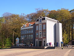 Bir gecekondu bölgesinde bulunan iki Amsterdam evi