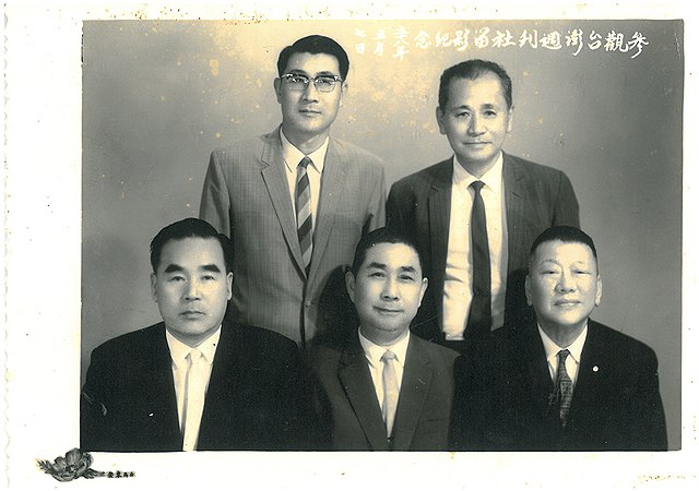 莊東（後排右一）與台澎周刊社參訪紀念照。