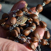 Der Gebetskette-Rosenkranz aus Samen der Pimpernuss