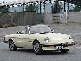 Автомобиль Alfa Romeo Spider Veloce 1984 года выпуска (30330537950) .jpg