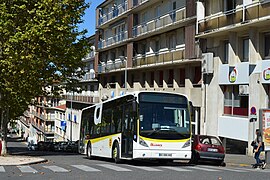 Un autobus du réseau urbain, allée Baylac (place de l'Ancien Foirail)