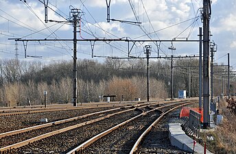 Spoorvertakking "Y Blauwe Toren", waar lijn 51A uit Zeebrugge (links op de achtergrond) aansluit op de lijn 51 van Blankenberge naar Brugge (de twee sporen op de voorgrond). Foto genomen in de richting van Brugge.