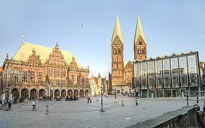 Городская ратуша, собор и здание городского парламента