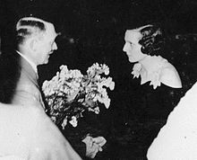 Hitler congratulates Riefenstahl in 1934. Bundesarchiv Bild 183-R99035, Adolf Hitler und Leni Riefenstahl crop.jpg