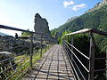 Passerella in legno che ricalca parte del camminamento.