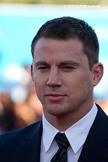 Women can use facial cues such as strong jawlines to detect testosterone presence. Channing Tatum (9686615052).jpg