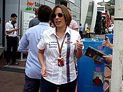 F1現場で取材中のクレア（2014年モナコGP）