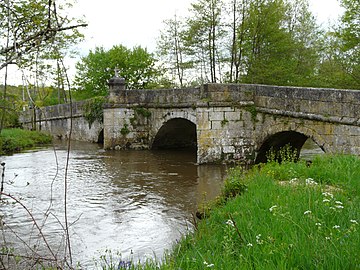 Le vieux pont sur la Dronne.