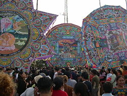 Фестиваль гигантских воздушных змеев в Сампанго