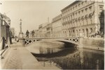 Östra Hamngatan med kanal, sträckningen från Köpmansgatan omkring år 1910.